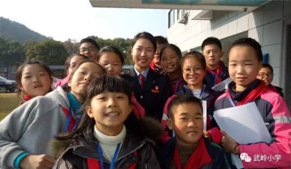 小記者，大稅務，中國夢——記武嶺小學《寧波晚報》小記者走進奉化國稅溪口分局活動