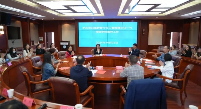 云南省教育廳關(guān)工委組織全省高校進(jìn)行“讀懂中國(guó)”展播活動(dòng)