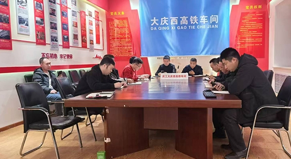 大慶鐵路工務段關工委在冬運期間 組織“兩代人”進行消防安全案例教育