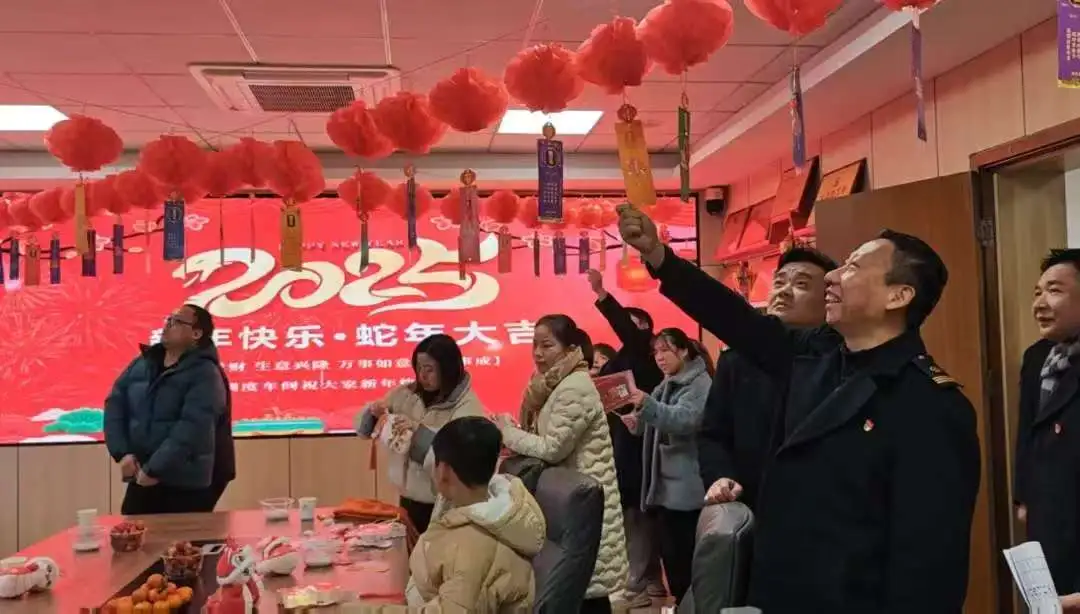 中國鐵路武漢局集團有限公司關工委舉辦“歡樂鬧元宵”活動
