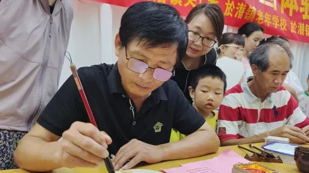 浙江省各級關工委聯合老干部工作部門開辦豐富多彩的暑期“假日學校”