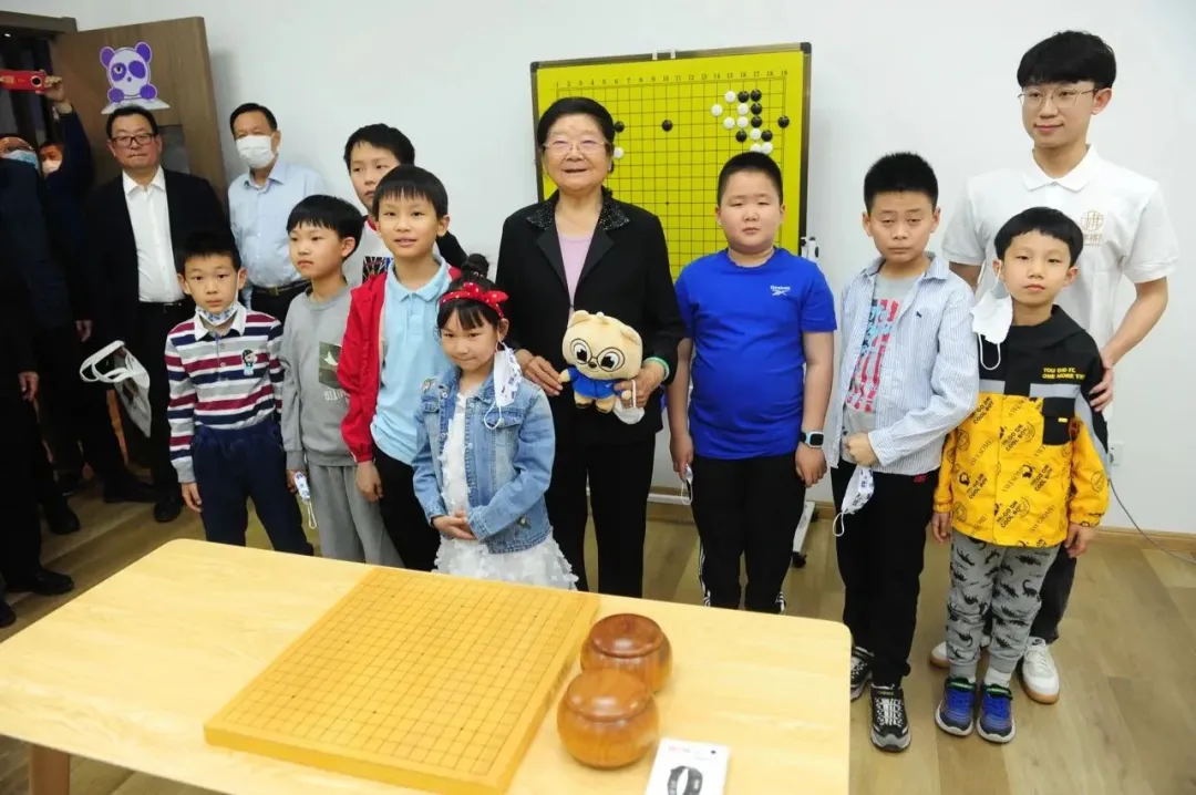 《天津日報》報道華夏未來文化藝術(shù)基金會五育融合育新人 奮楫不息助未來 耕耘不止結(jié)碩果