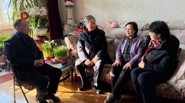 北京市關工委領導春節前夕走訪慰問優秀“五老”代表