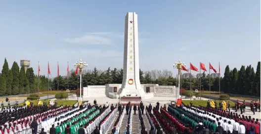 緬懷革命先烈 傳承紅色基因——2025年河南省青少年清明祭英烈主題團隊日活動在開封舉行