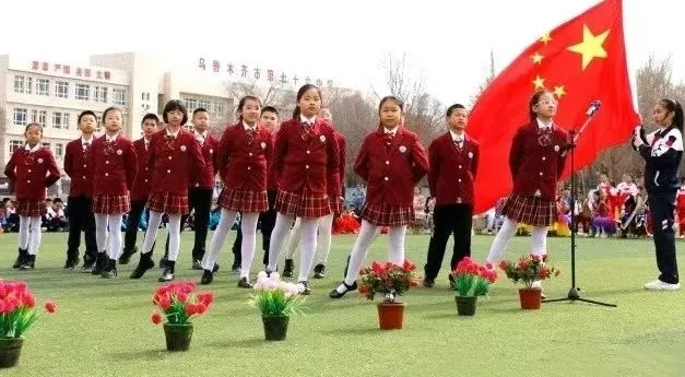 新疆維吾爾自治區關工委“學習英雄模范 傳承中華精魂”讀書節活動啟動