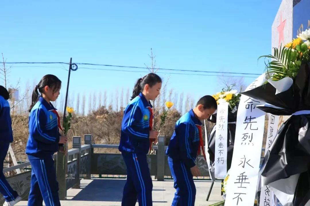 新疆生產建設兵團師市各級關工委開展“清明節”系列活動