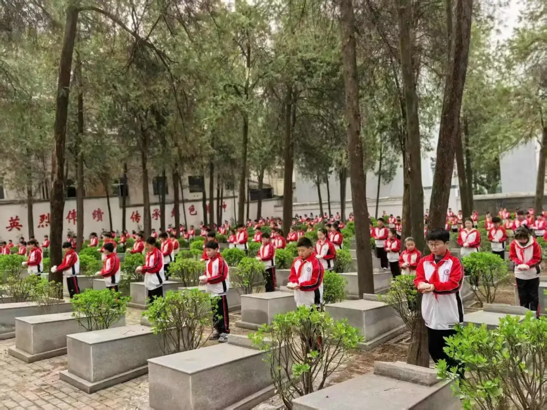 河南省洛陽(yáng)市關(guān)工委開(kāi)展清明祭英烈主題活動(dòng)