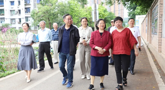 重慶市關工委赴萬盛經開區調研關心下一代工作