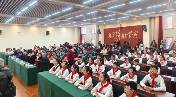 遼寧省撫順市委宣傳部、市關工委、雷鋒紀念館共同舉辦“心連心 城連城 我們一起學雷鋒”研學活動