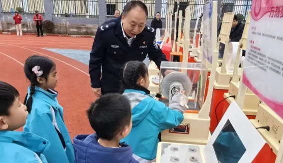 重慶市開州區舉辦青少年黨史學習教育主題巡講暨科技大篷車進校園活動