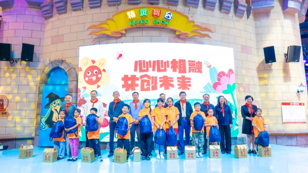 “心心相融 共創(chuàng)未來(lái)”2025年山東省濟(jì)南市關(guān)工委關(guān)愛(ài)孤困兒童“六一”童趣會(huì)舉行