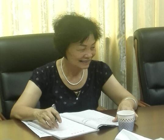 廣西省玉州區：退休7年，嚴師慈母一肩挑