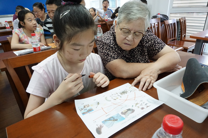 秋日菊香馥尤濃——記楊浦區四平路街道離休干部管紹菊