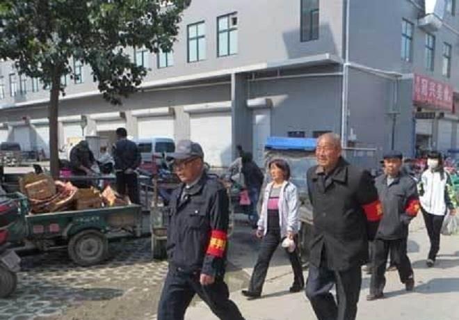 “永不下班”的五老“愛心護學隊”