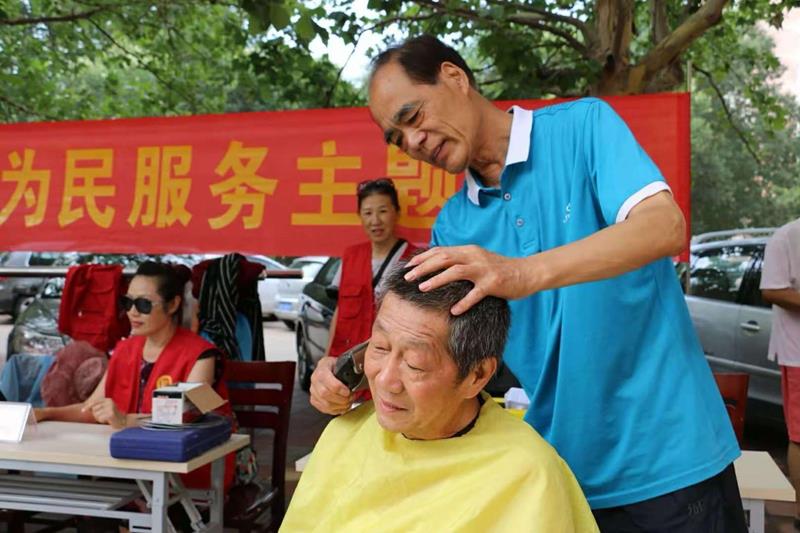 退休十八年 服務十八載
