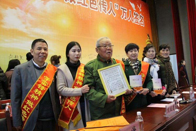 “活雷鋒”走了　“好榜樣”永在