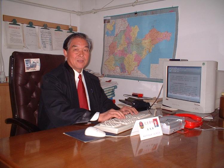 普法道路上的“不老松”