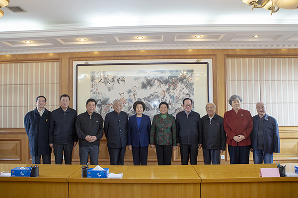 中共中央政治局委員、國務(wù)院副總理孫春蘭向各級關(guān)工委和廣大五老拜年