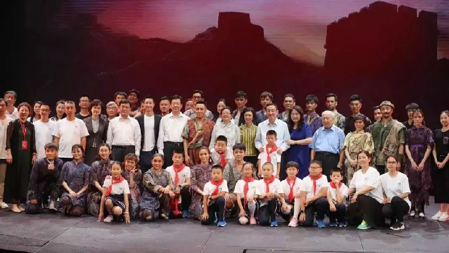 顧秀蓮出席第九屆中國兒童戲劇節(jié)閉幕式