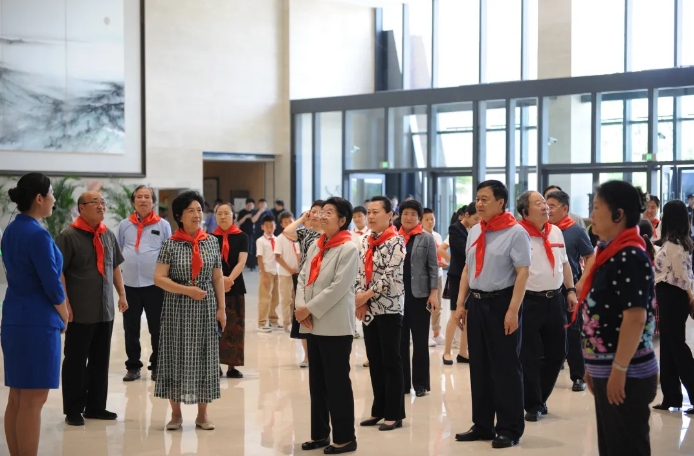 中國關工委主任顧秀蓮到河南省鄭州商代都城遺址博物院調研