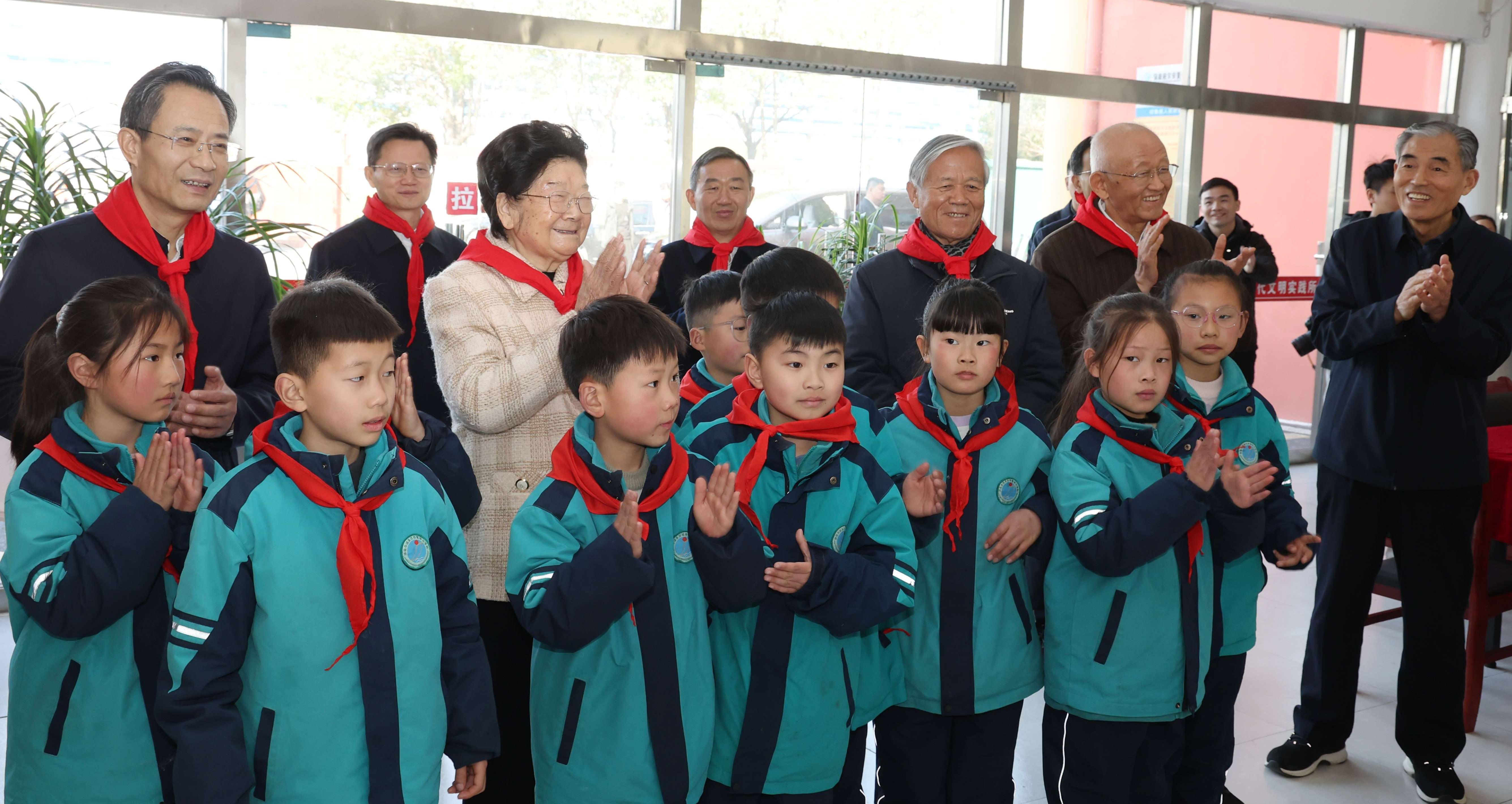 中國關(guān)工委主任顧秀蓮出席安徽省關(guān)工委理論研討與調(diào)研成果交流會(huì)