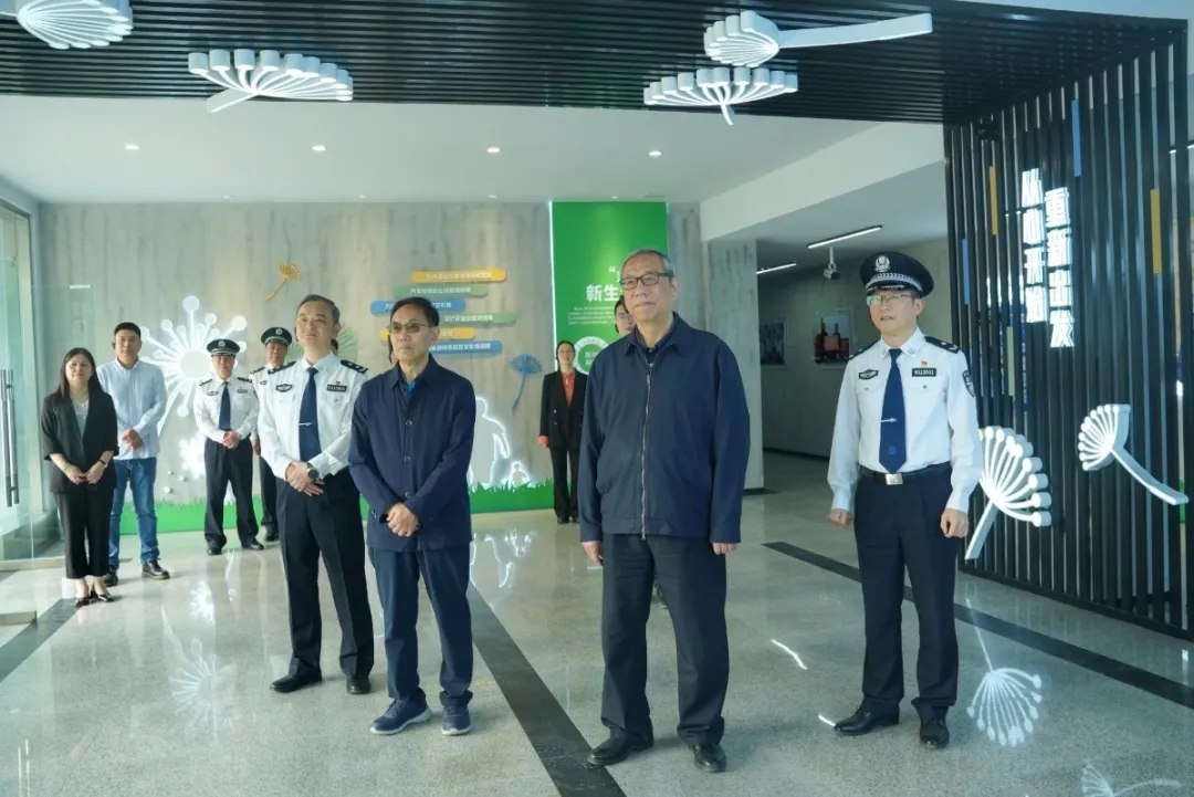 中國關(guān)工委常務(wù)副主任張?zhí)K軍一行來渝調(diào)研青少年法治教育工作