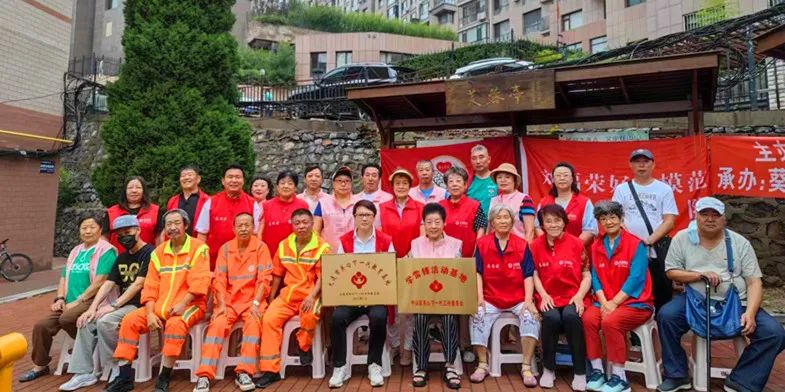 大連市關心下一代教育基地在中山區關工委學雷鋒活動基地掛牌