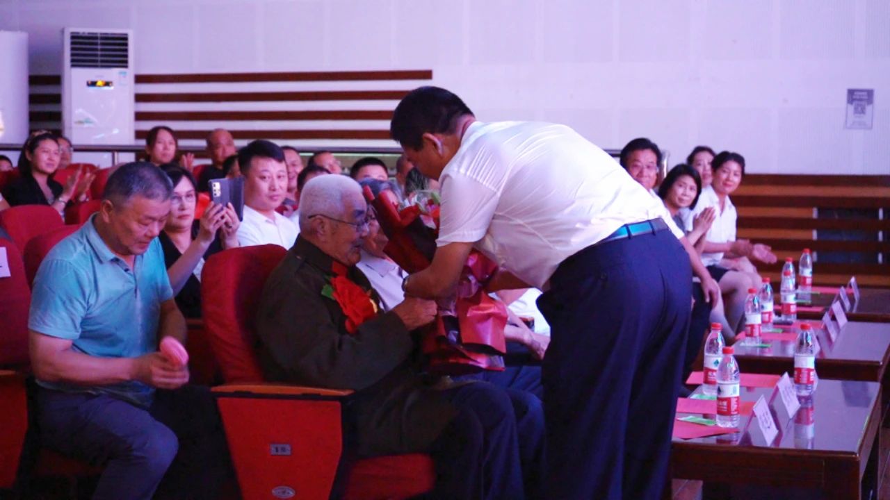 天津薊州區(qū)關(guān)工委、薊州區(qū)軍休所關(guān)工委舉辦慶“八一”聯(lián)歡會(huì)