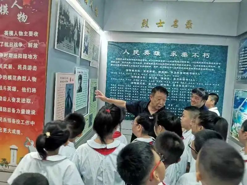 汾陽市關工委舉辦青少年國防教育基地揭牌儀式
