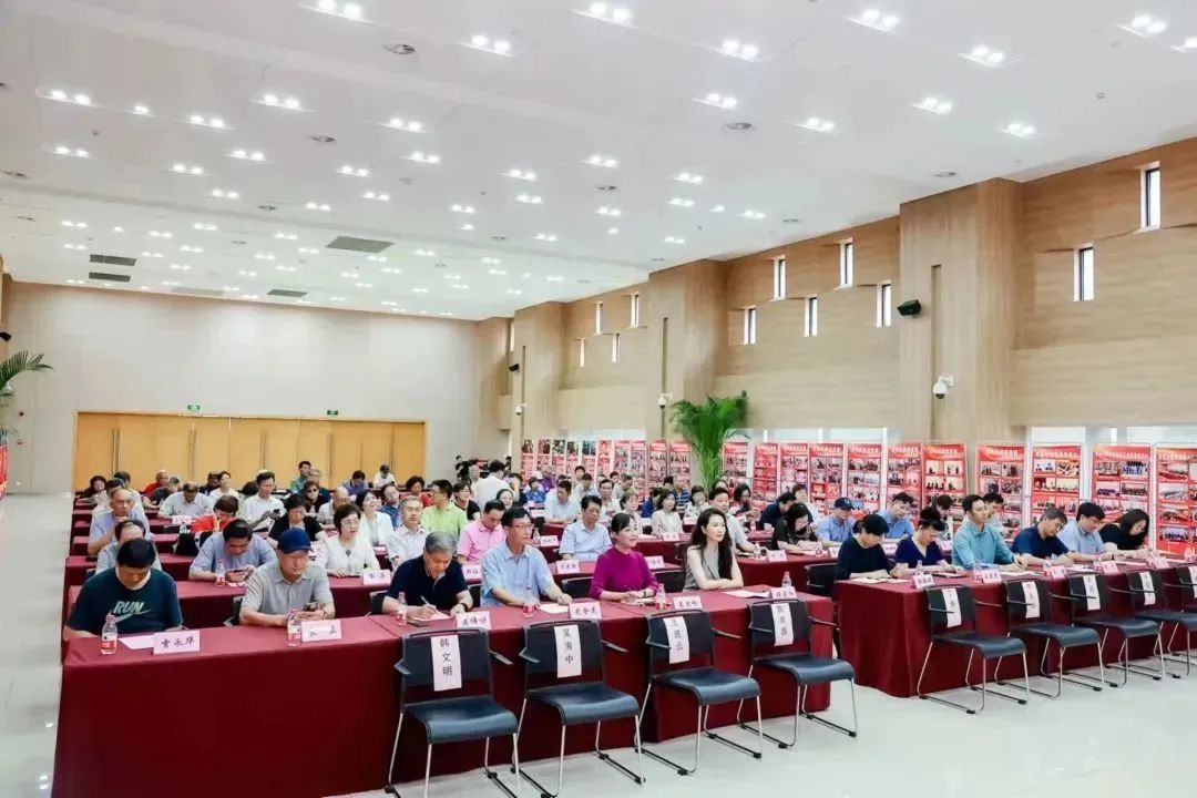 上海市教育系統(tǒng)關(guān)工委召開2023年上半年度“百名勞模進(jìn)校園”工作會(huì)議
