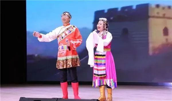 天津市關(guān)工委等單位聯(lián)合舉辦紀(jì)念毛澤東同志誕辰130周年演唱會(huì)