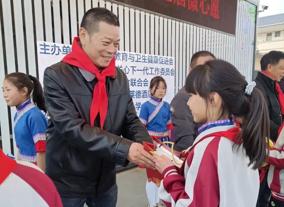浙江省各級關工委及廣大“五老”積極開展幫困助學活動