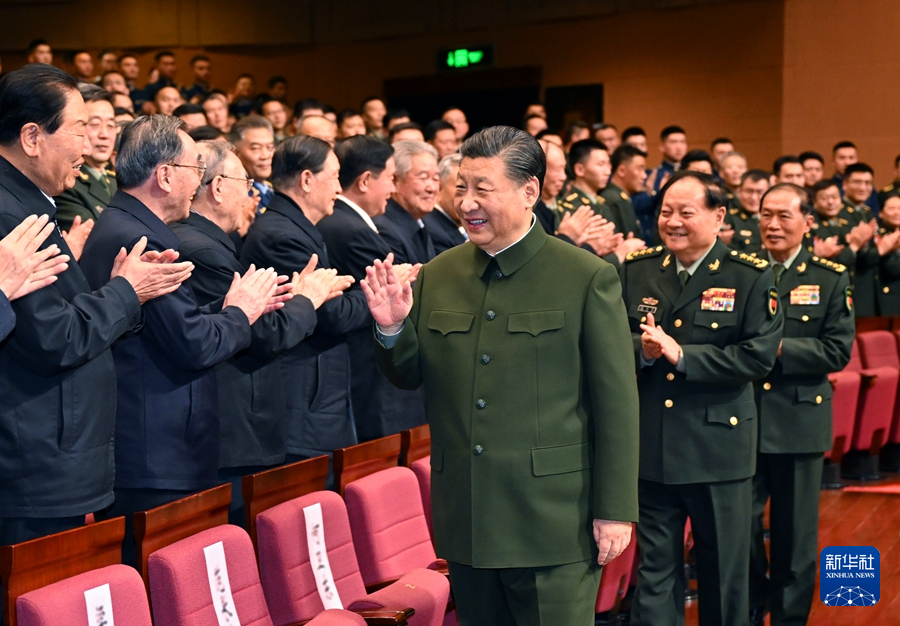 中央軍委舉行慰問駐京部隊老干部迎新春文藝演出 習(xí)近平向全軍老同志祝賀新春