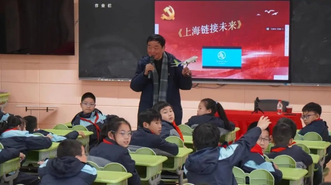 牢記囑托、愛心送暖：上海市徐匯區(qū)“光啟晚晴”“五老”報告團走進寒托班